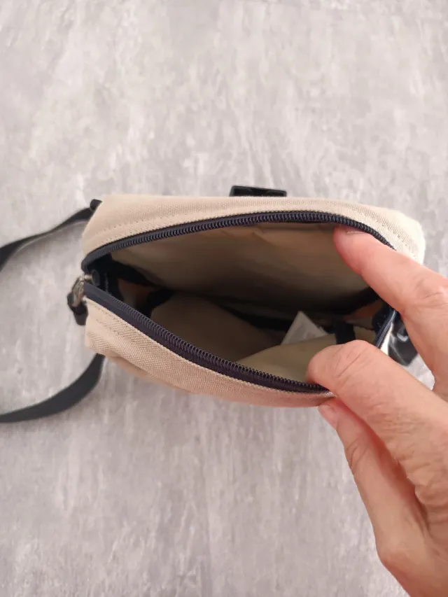 Bolso bandolera hombre beige y marrón