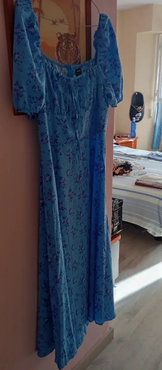 Vestido azul floral manga abullonada