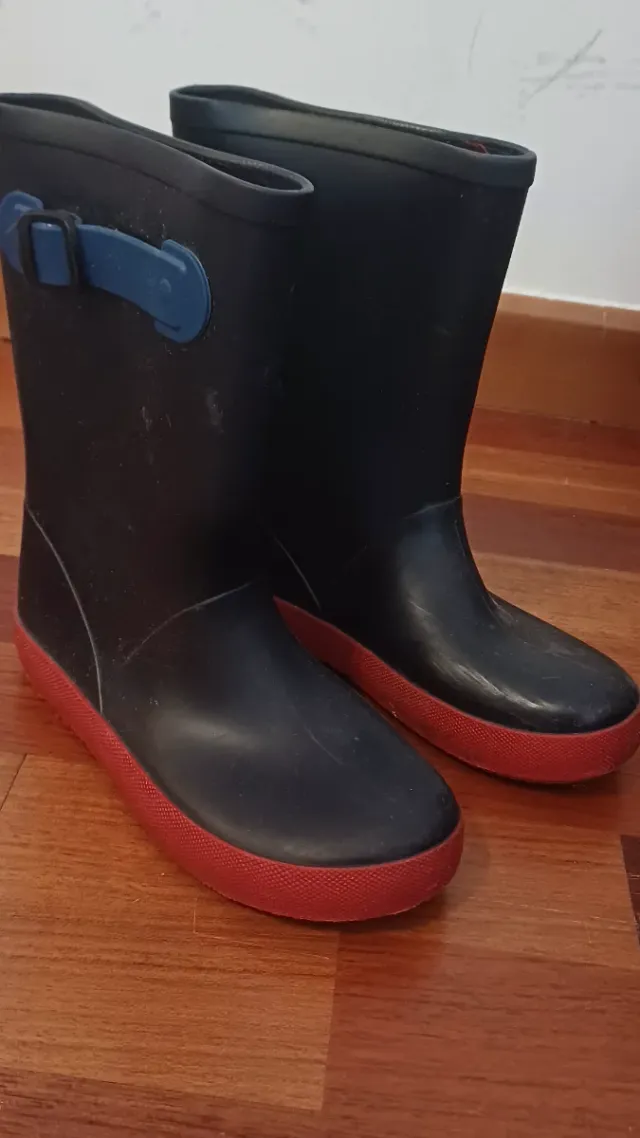 Botas de agua Igor azules con suela roja