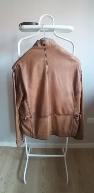 Chaqueta de cuero marrón