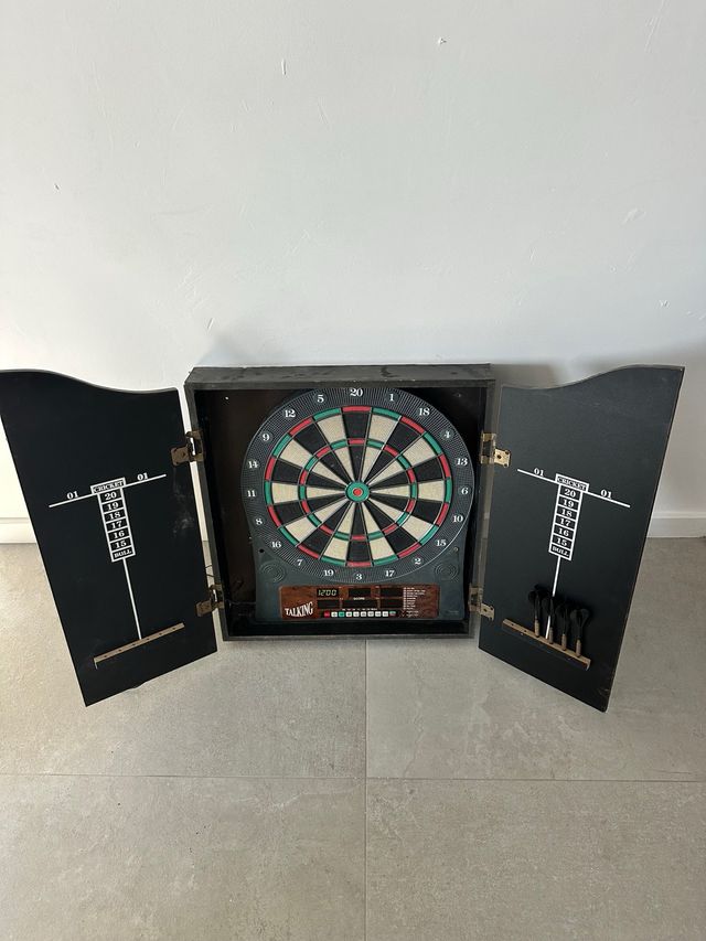 Diana electrónica con caja y dardos