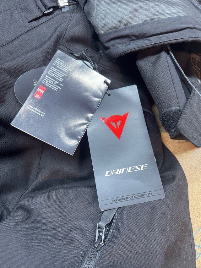 Mono de Dainese Avro 4 (2 piezas) original