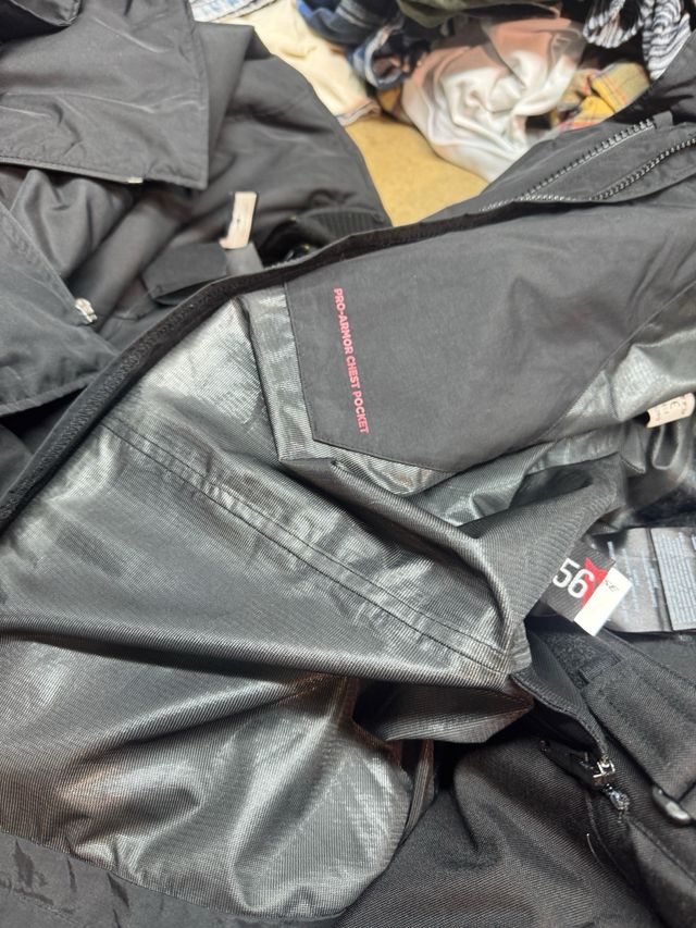 Mono de Dainese Avro 4 (2 piezas) original