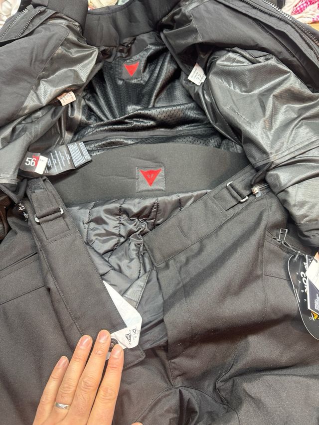 Mono de Dainese Avro 4 (2 piezas) original