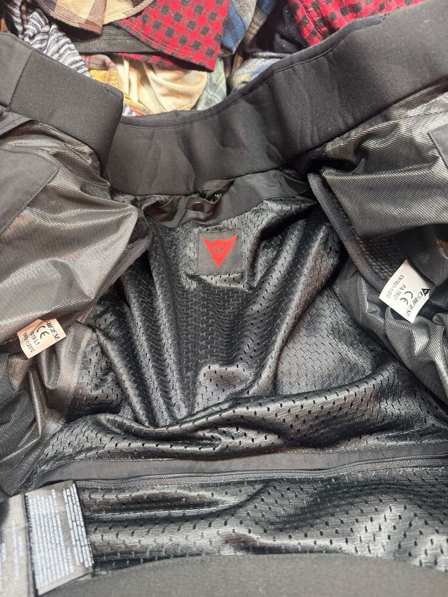 Mono de Dainese Avro 4 (2 piezas) original