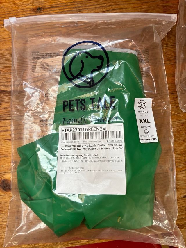 Chubasquero para perro con estampado de patitos