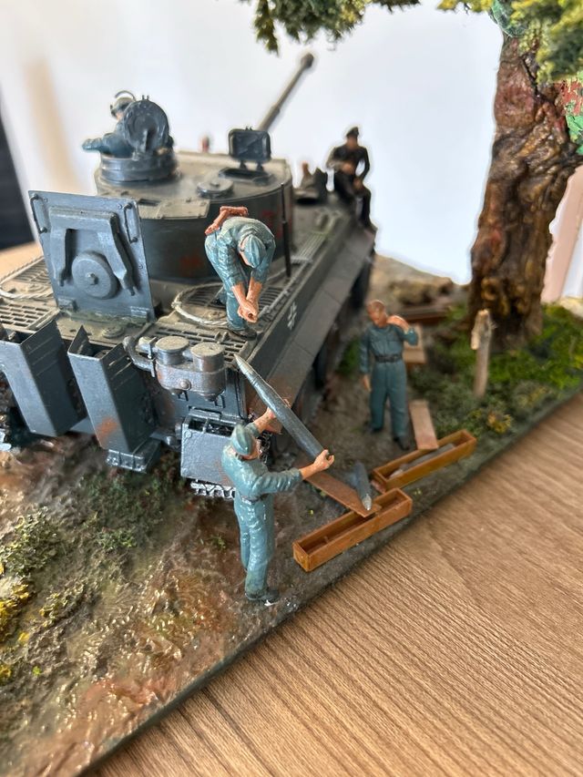 Diorama Tanque Militar con Figuras