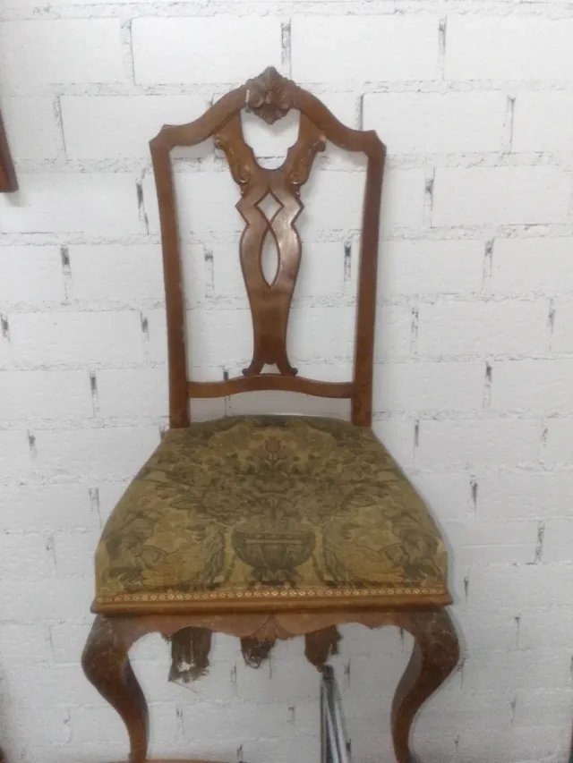 Juego de 4 sillas antiguas