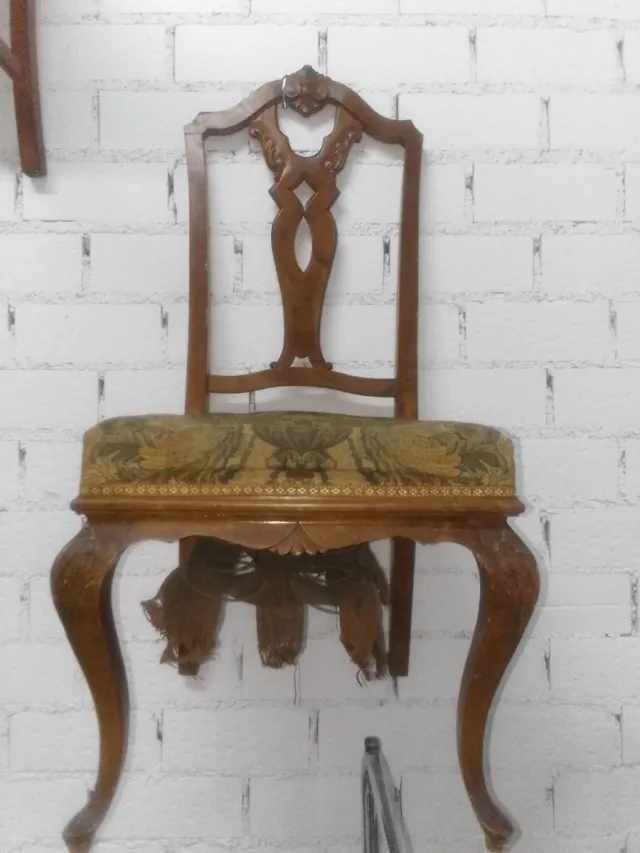 Juego de 4 sillas antiguas