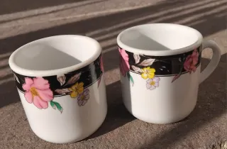 Tazzine da caffè con fiori