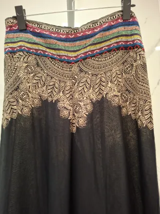 Pantalón de verano estampado, negro y crema