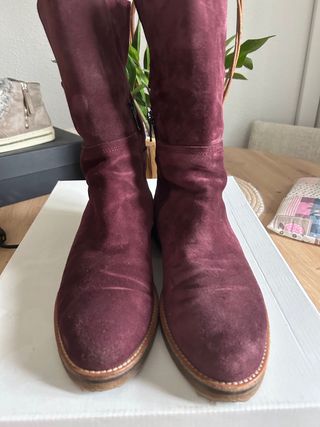 Botas Plumers Menorca. Ante. color burdeos