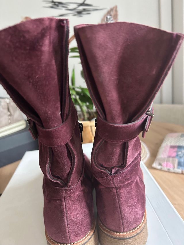 Botas Plumers Menorca. Ante. color burdeos