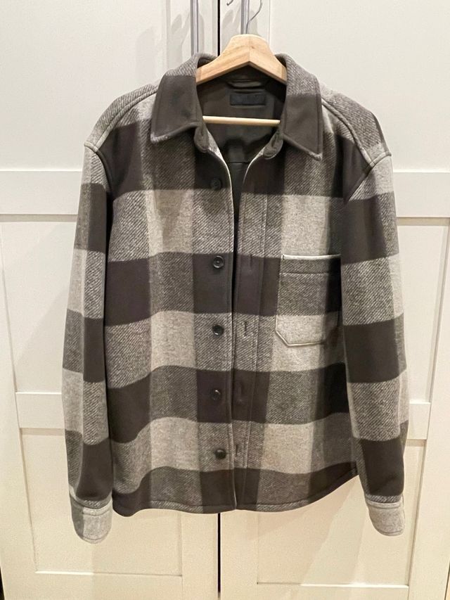 Chaqueta Uniqlo cuadros gris y negro