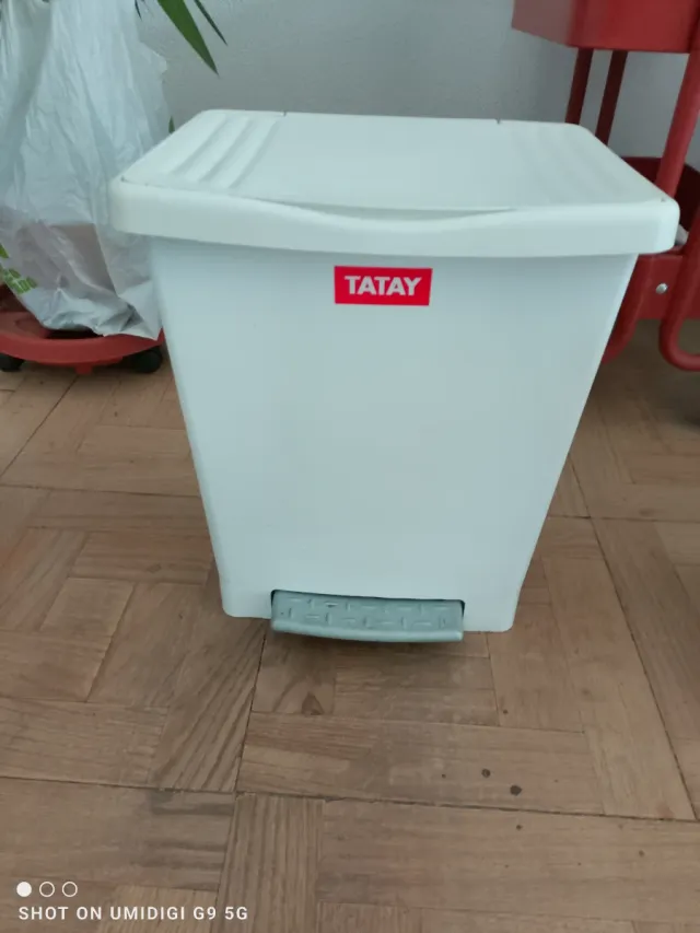 Cubo de basura 30litros de pedal