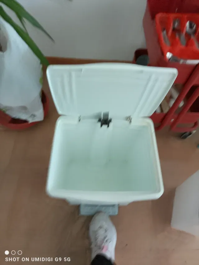 Cubo de basura 30litros de pedal