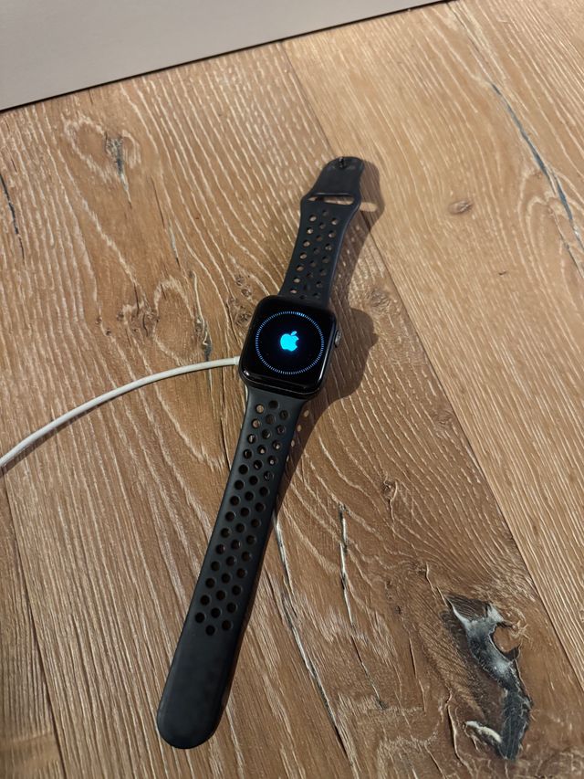 Apple Watch 4 44mm Negro/Plata