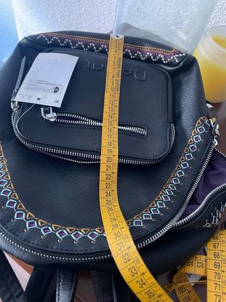 Mochila Desigual Mini Negra Bordada