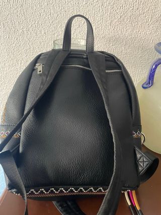 Mochila Desigual Mini Negra Bordada