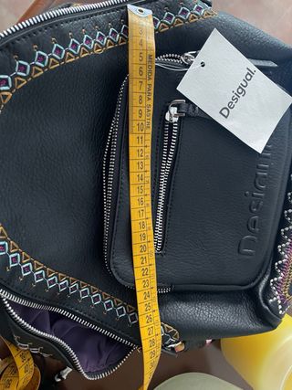 Mochila Desigual Mini Negra Bordada