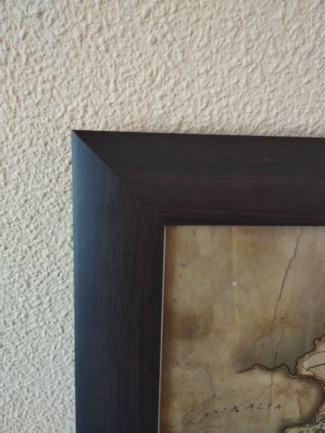 Poster Skyrin y Cuadro Madera y Cristal.