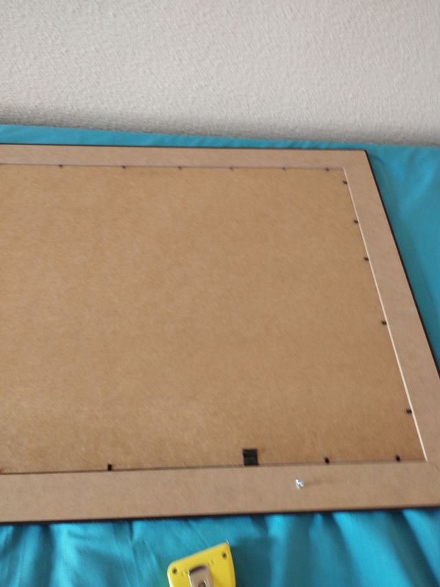 Poster Skyrin y Cuadro Madera y Cristal.