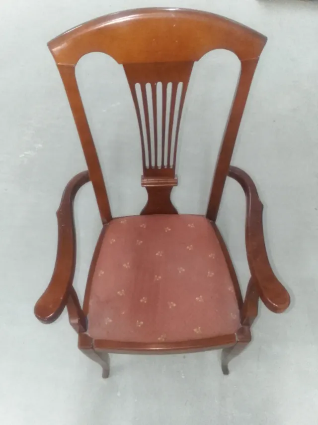 Sillas de madera con reposabrazos