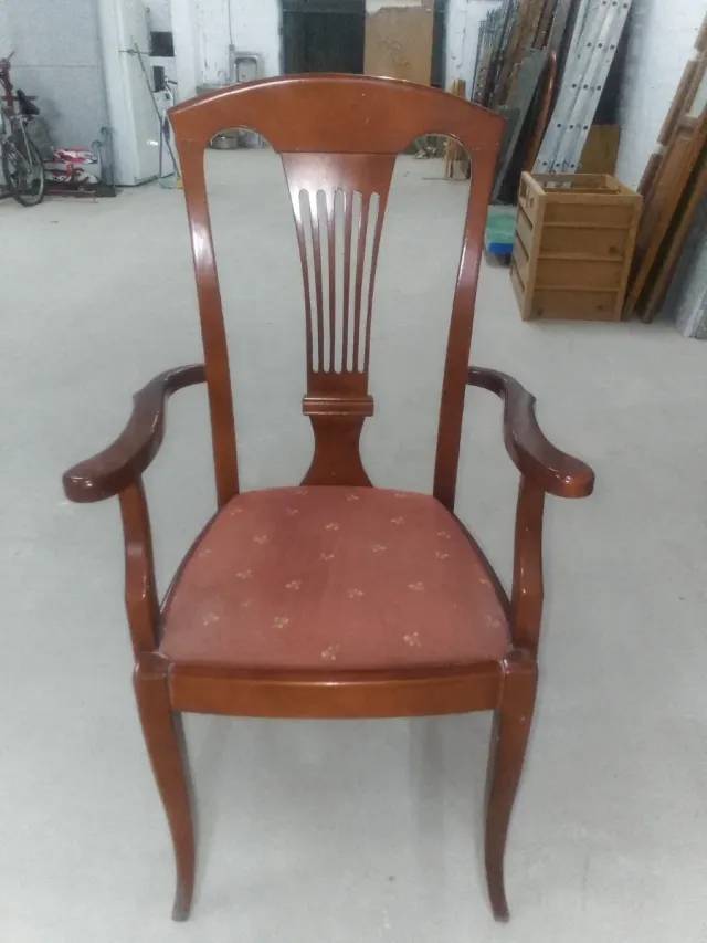 Sillas de madera con reposabrazos