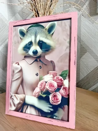 Ragazza procione Cuadro rosa che indossa un abito a fiori rosa