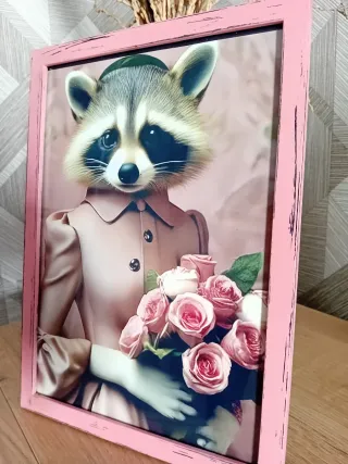 Ragazza procione Cuadro rosa che indossa un abito a fiori rosa