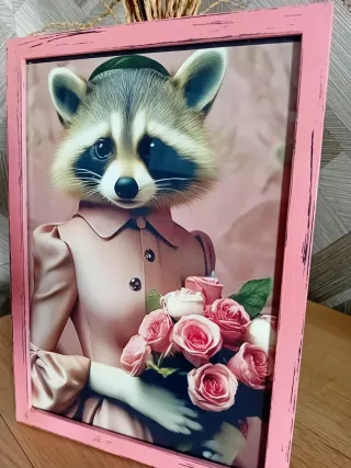 Ragazza procione Cuadro rosa che indossa un abito a fiori rosa