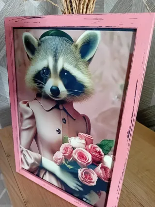 Ragazza procione Cuadro rosa che indossa un abito a fiori rosa