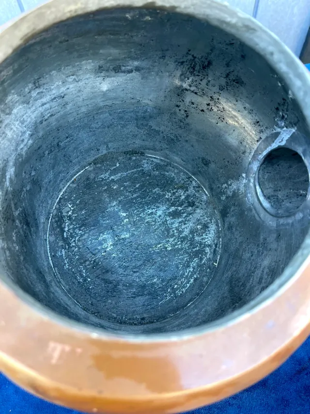 Tetera antigua de cobre