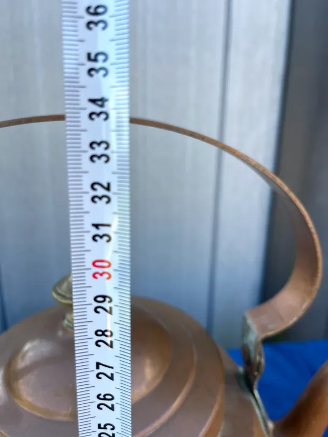 Tetera antigua de cobre