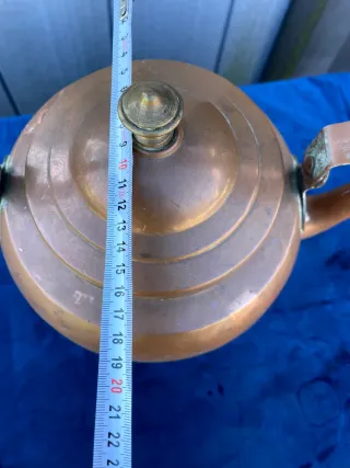 Tetera antigua de cobre