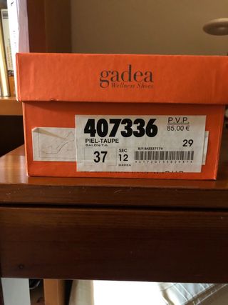 Zapatos de salón Gadea piel beige/dorado