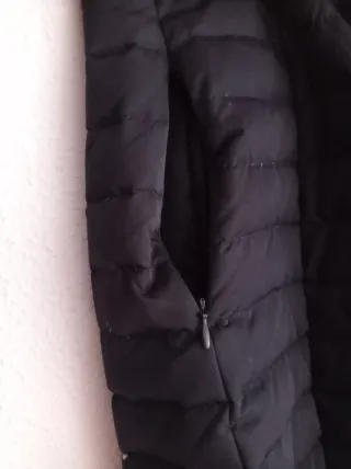 Abrigo plumífero Zara azul marino con capucha