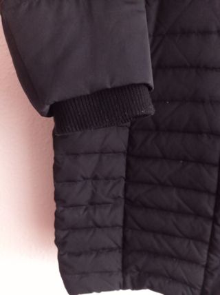 Abrigo plumífero Zara azul marino con capucha