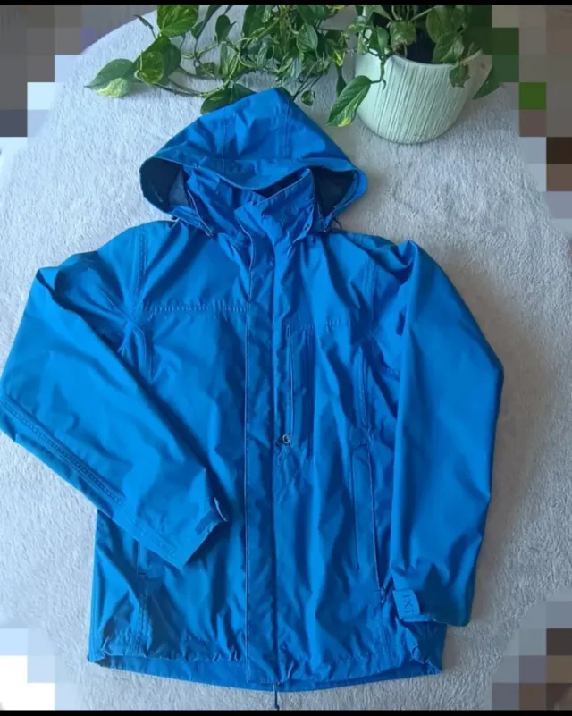 Chubasquero azul con capucha talla S