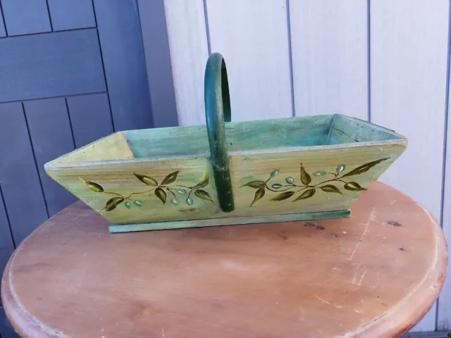 Cesta de madera vintage pintada