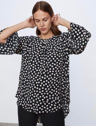 Blusa Zara lunares beige y negro