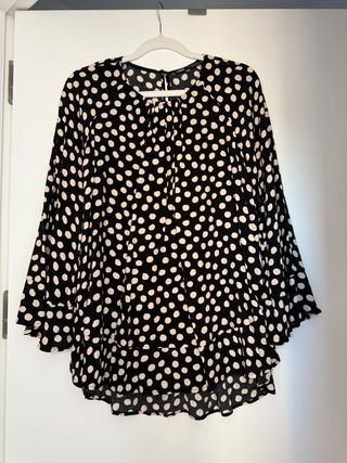 Blusa Zara lunares beige y negro