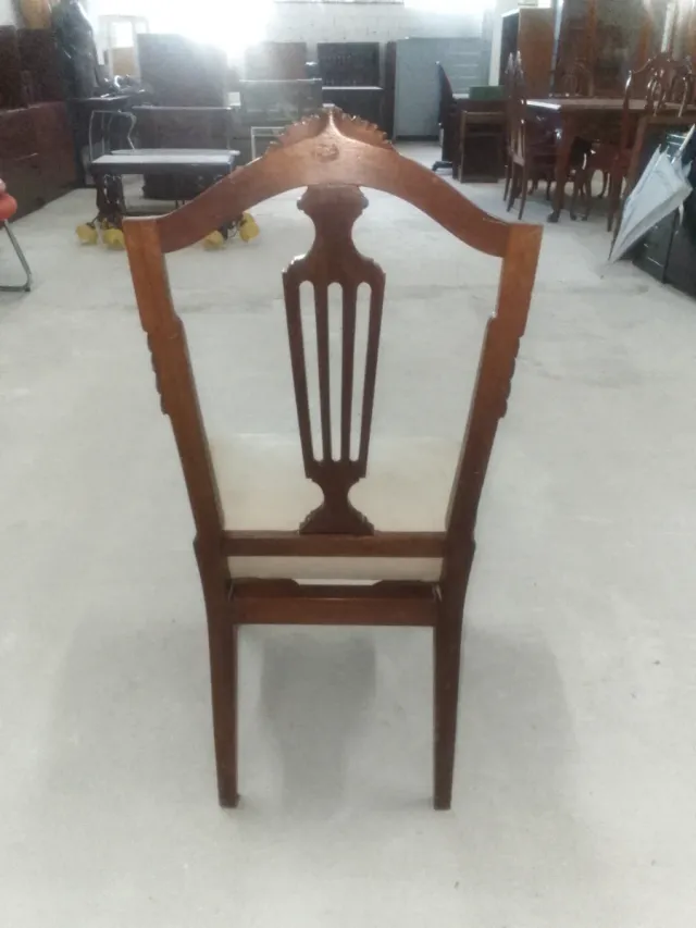 Silla antigua caoba tapizada beige