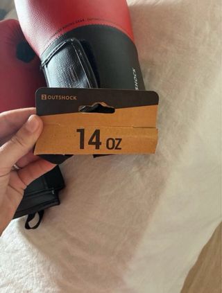 Saco de boxeo + guantes nuevos + soporte