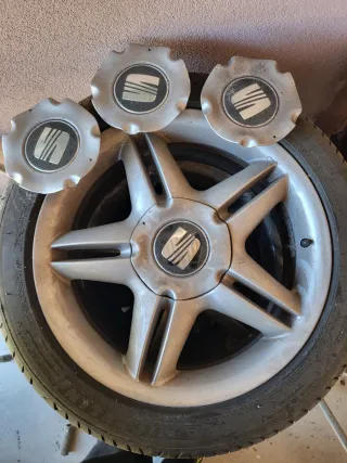 Llantas Seat León FR 17 + Tapacubos