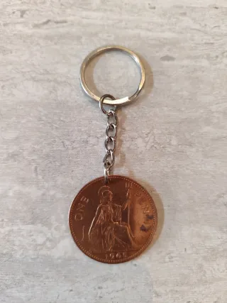 Llavero Moneda Reina Isabel II Joven.