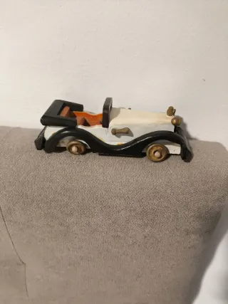 Miniatura coche madera epoca