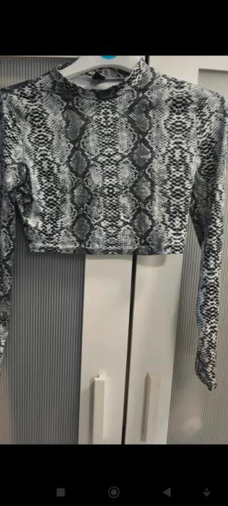 Camiseta manga larga estampado serpiente