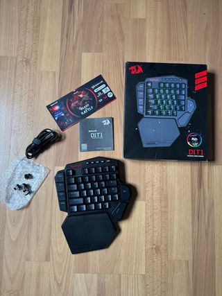 Teclado Gaming Redragon DITI Una Mano RGB