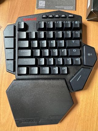 Teclado Gaming Redragon DITI Una Mano RGB
